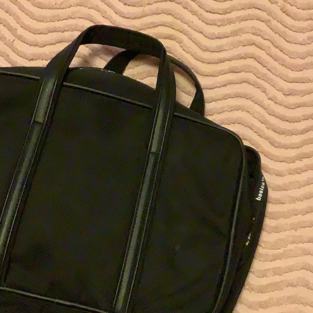 Travel organizer NWOT
